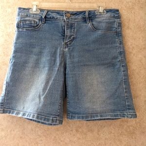 Mid-length jean shorts